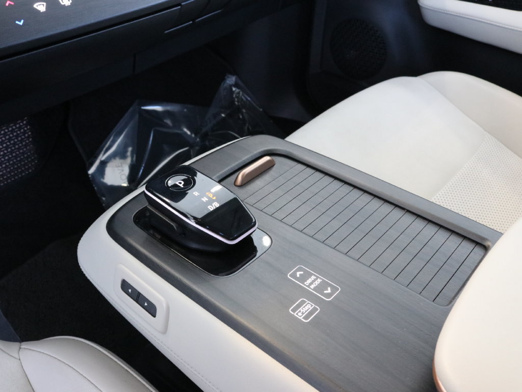 Used 2024 Nissan Ariya AWD image 20