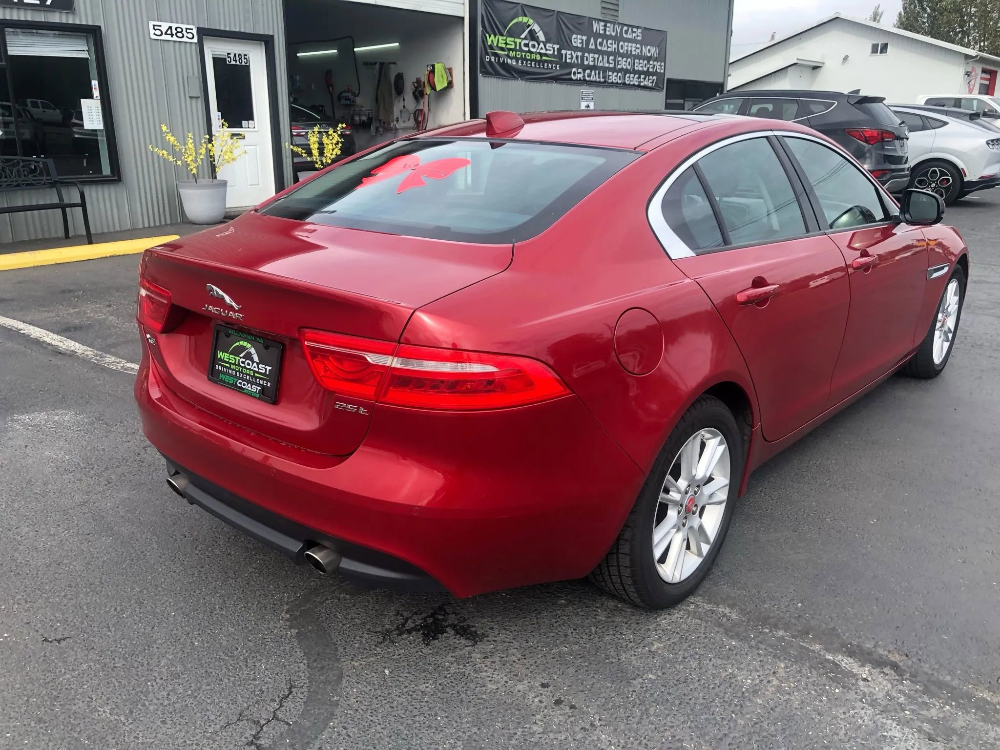 Used 2018 Jaguar XE Premium RWD image 8