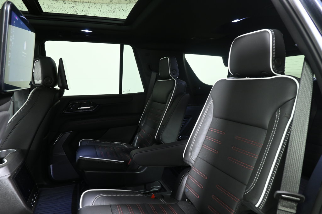 Used 2025 GMC Yukon AT4 Ultimate w/ LPO, Floor Liner Package AWD/4WD image 4