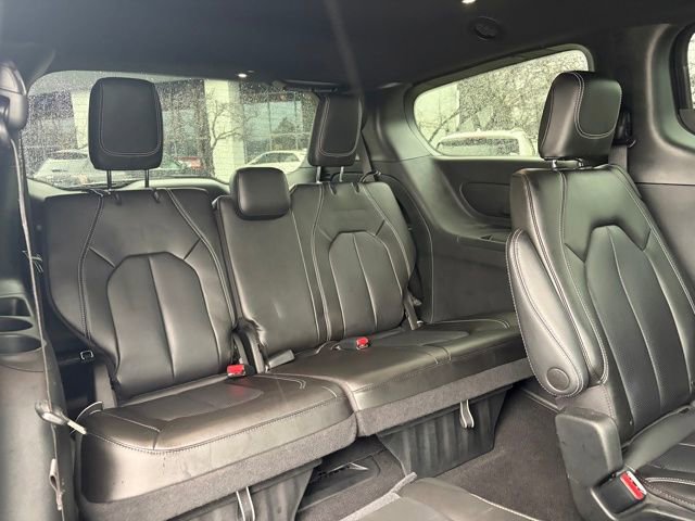 Used 2023 Chrysler Pacifica Touring-L w/ S Appearance Package image 18