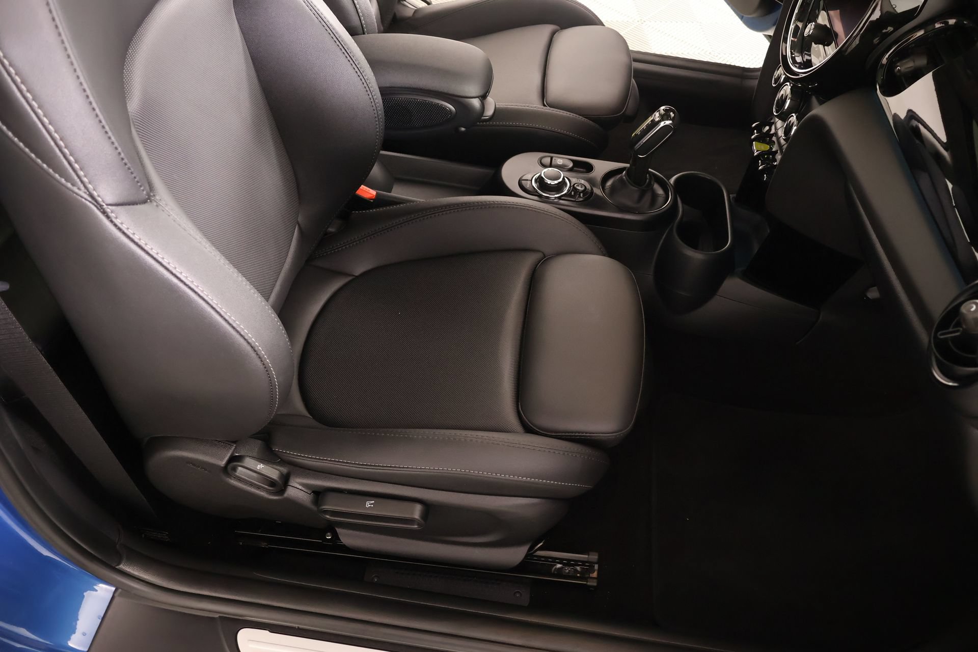 Used 2024 MINI Cooper SE FWD image 13