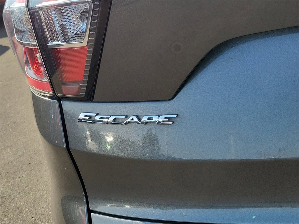 Used 2018 Ford Escape SE w/ SE Sport Appearance Package image 20