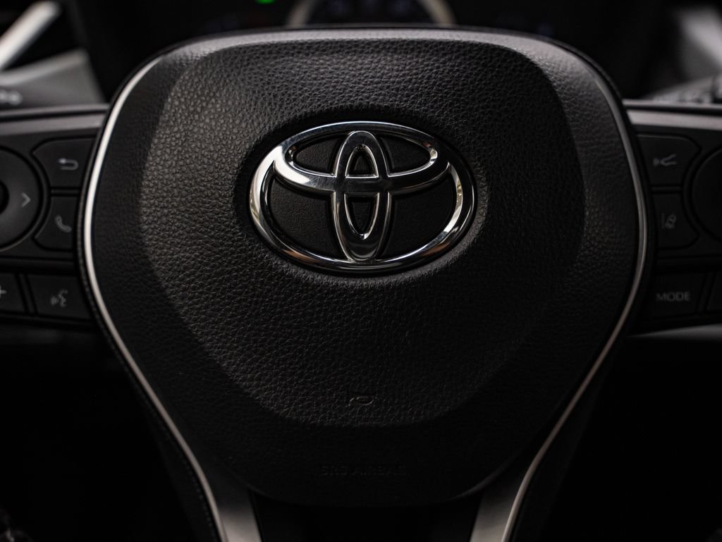 Used 2020 Toyota Corolla SE w/ SE Premium Package FWD image 29