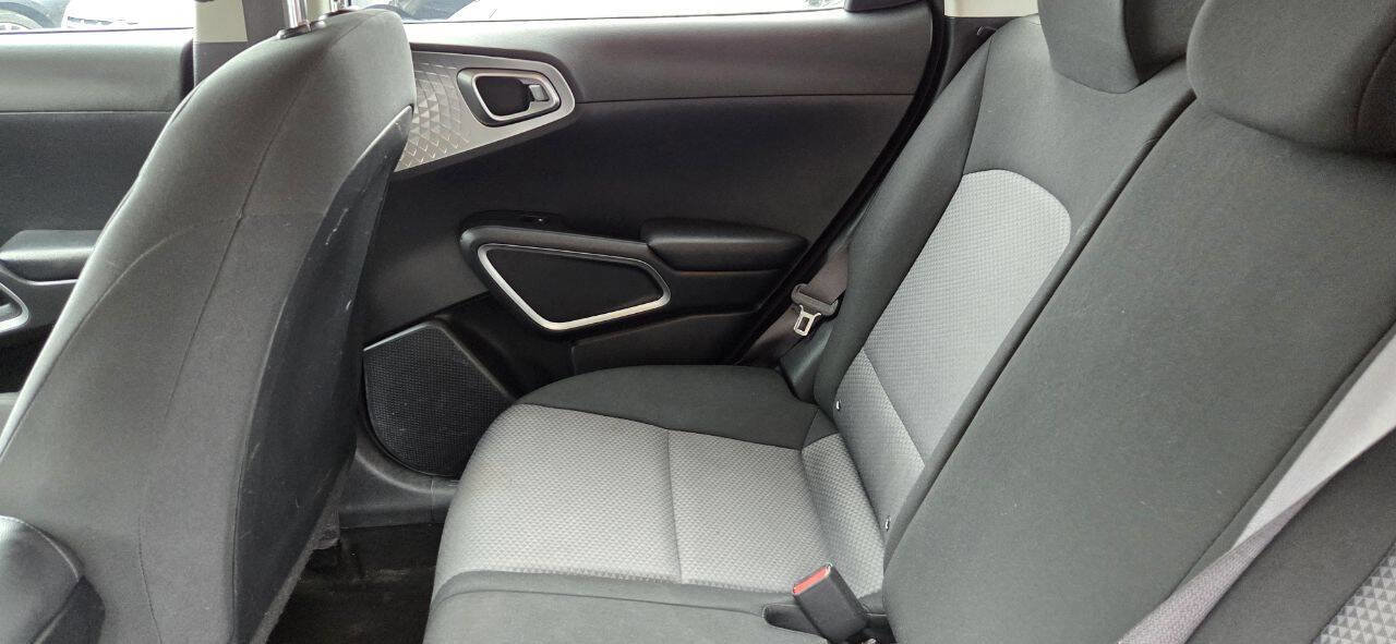 Used 2021 Kia Soul LX image 13