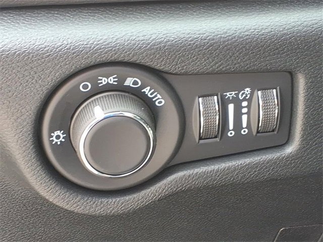 New 2026 Chrysler Voyager LX image 12