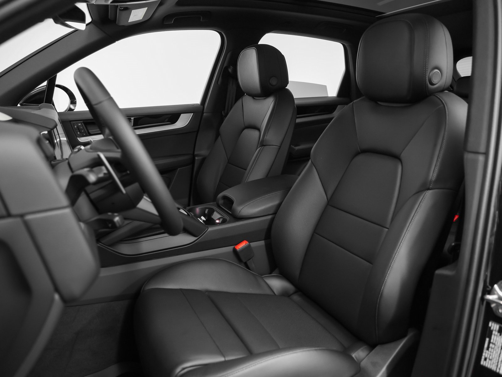 Certified 2025 Porsche Cayenne image 37