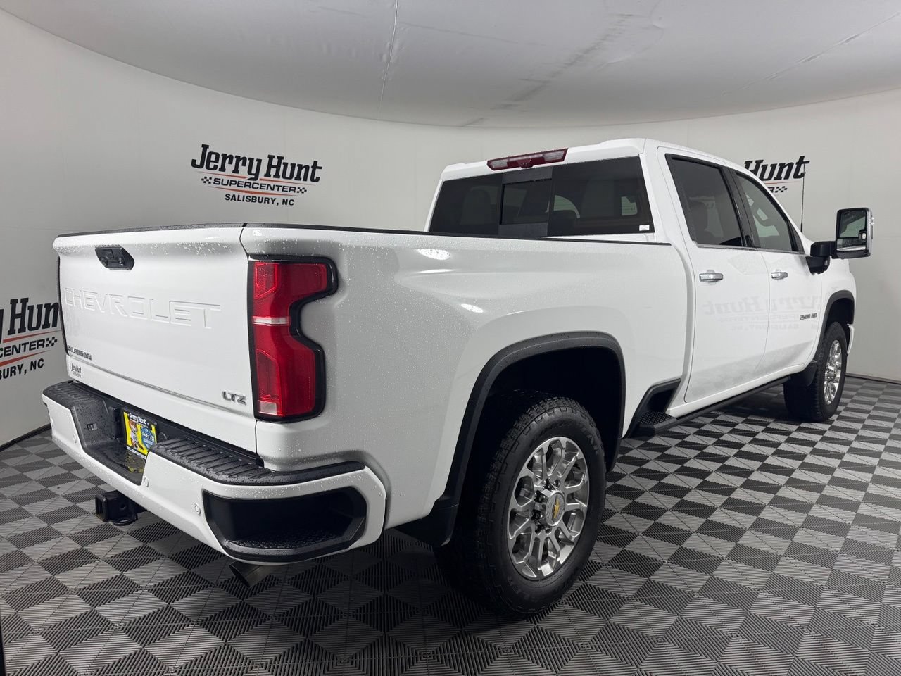 Used 2024 Chevrolet Silverado 2500 LTZ w/ LTZ Plus Package AWD/4WD image 6
