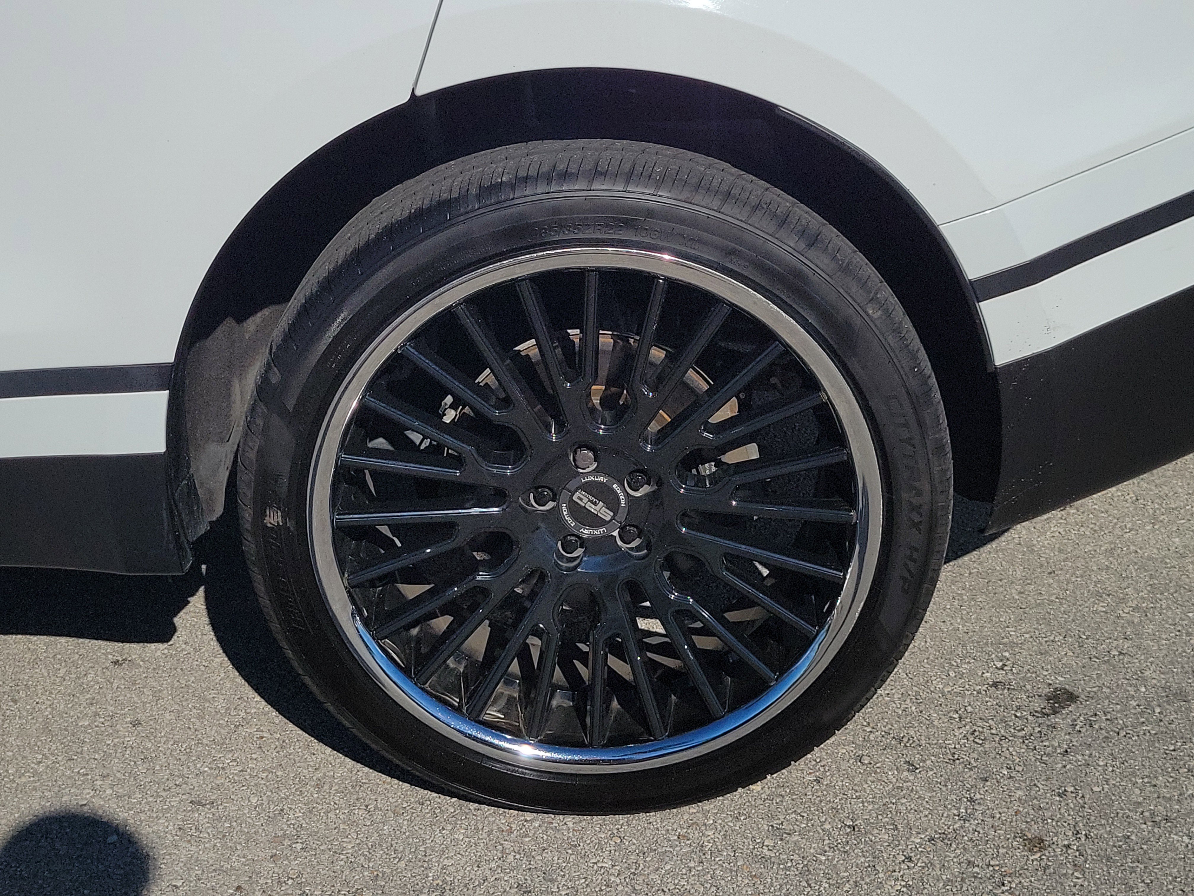 Used 2019 Land Rover Range Rover Velar S image 26