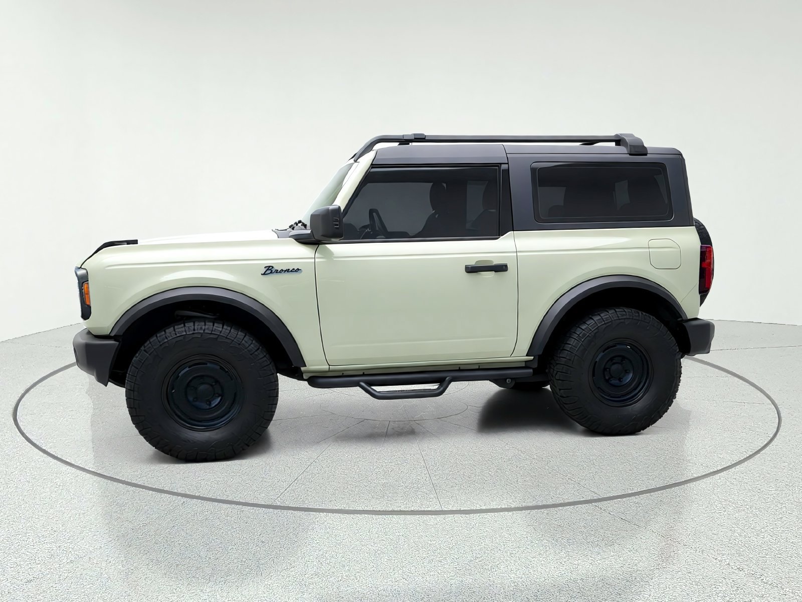 Used 2025 Ford Bronco 2-Door AWD/4WD image 3