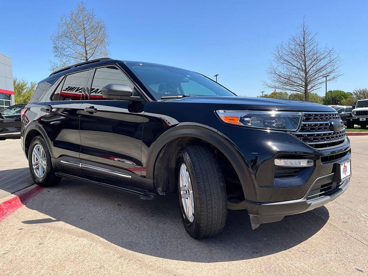 Used 2021 Ford Explorer XLT w/ Equipment Group 202A image 4