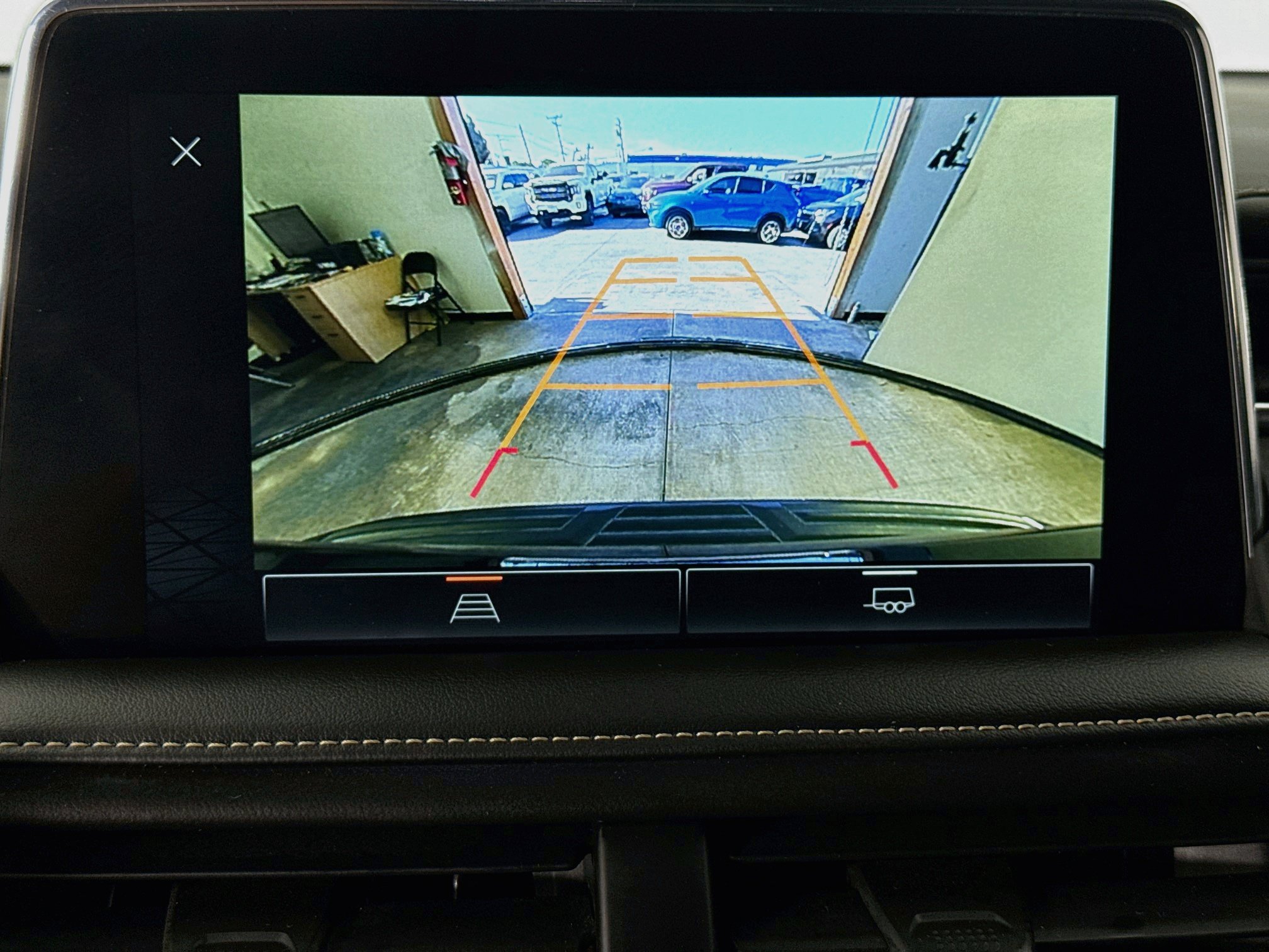Used 2023 GMC Yukon XL SLT RWD image 16