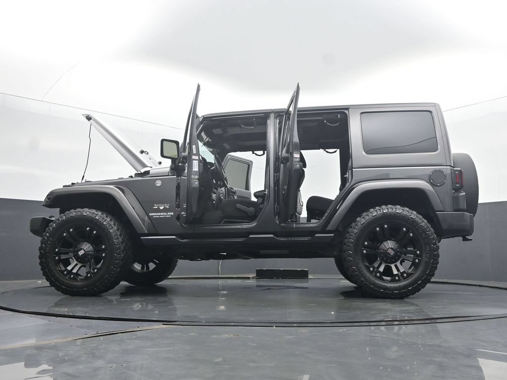 Used 2016 Jeep Wrangler Unlimited Sahara w/ Connectivity Group AWD/4WD image 62
