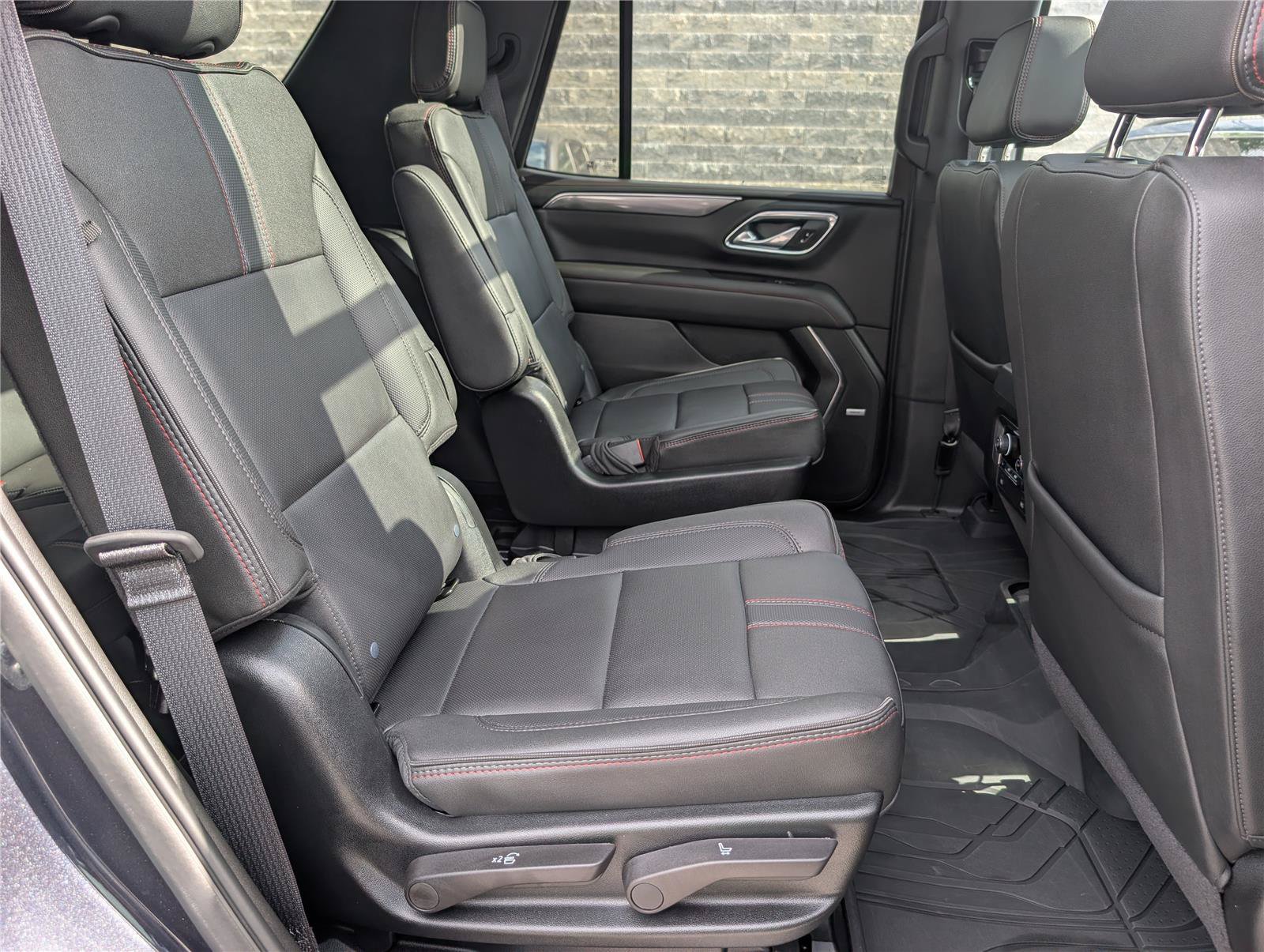 Used 2024 Chevrolet Tahoe RST w/ Luxury Package AWD/4WD image 12