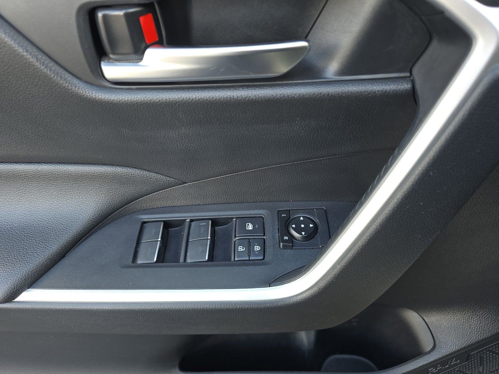Used 2023 Toyota RAV4 XLE w/ Convenience Package AWD/4WD image 11