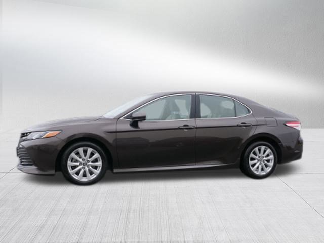Used 2018 Toyota Camry LE image 6