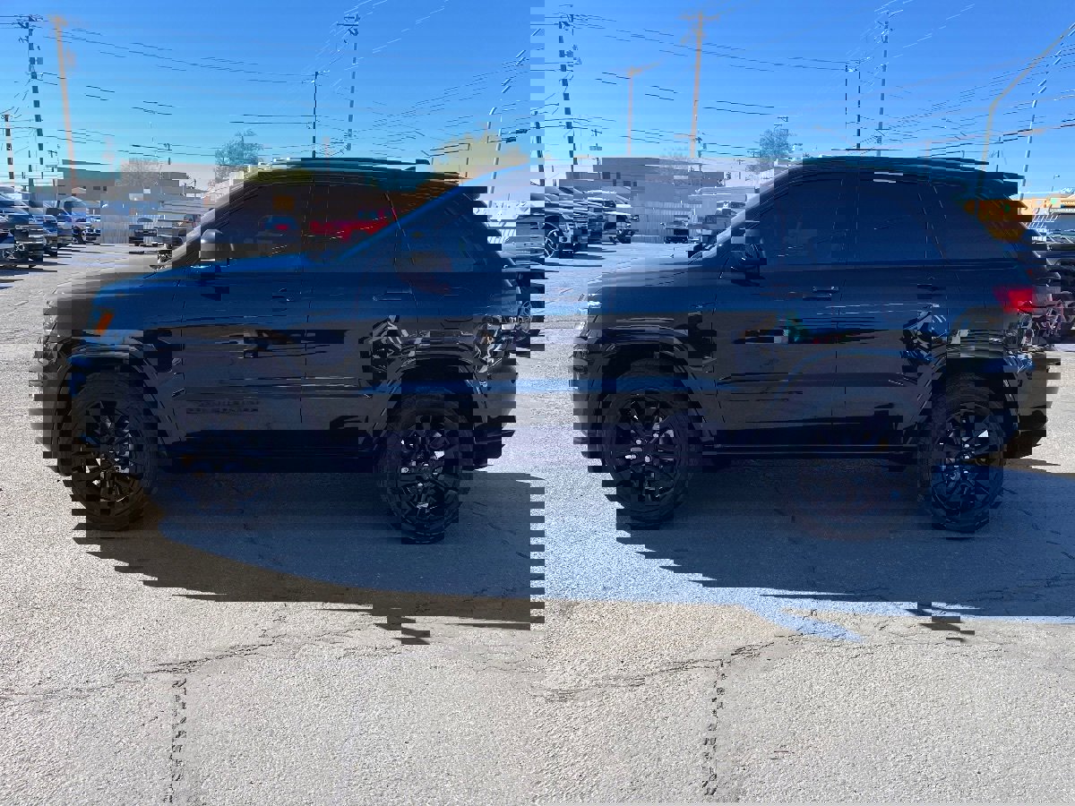 Used 2018 Jeep Grand Cherokee Altitude image 9