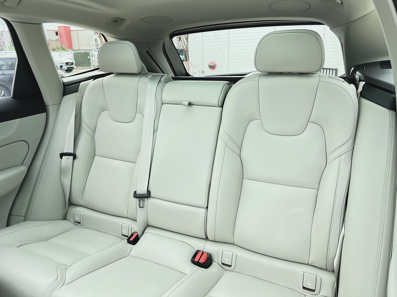 Certified 2023 Volvo XC60 B5 Ultimate w/ Climate Package image 24