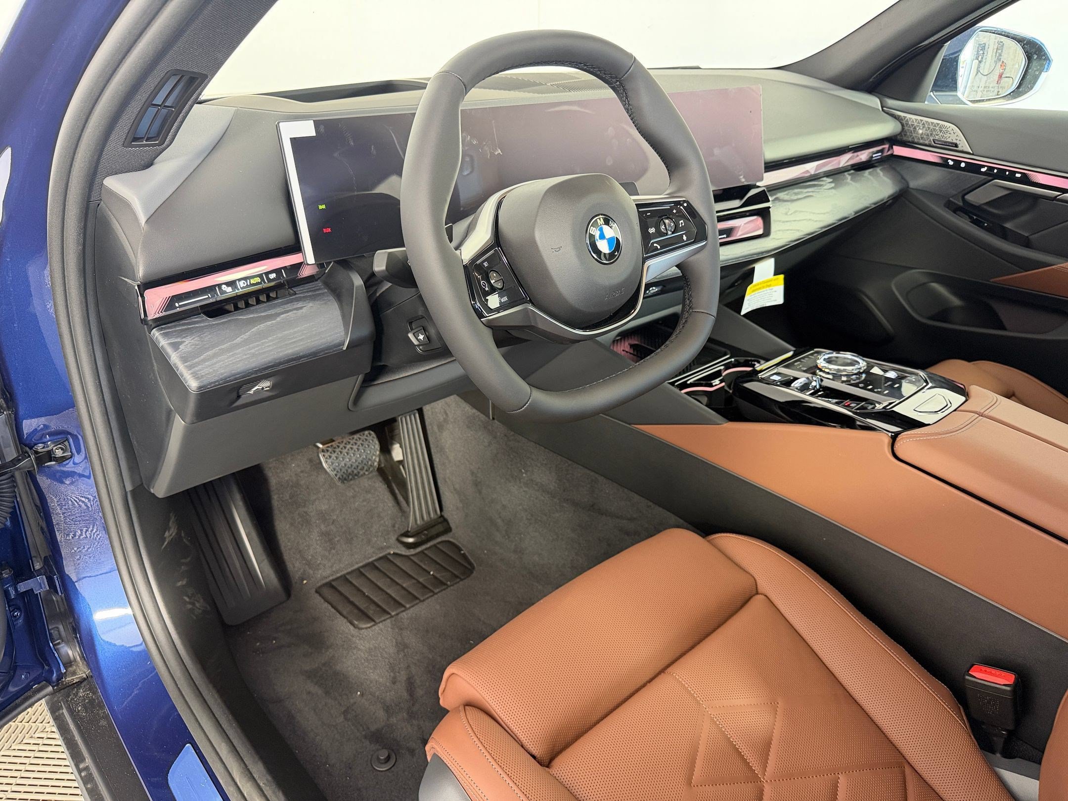 Used 2027 BMW 530i w/ Executive Package RWD image 4