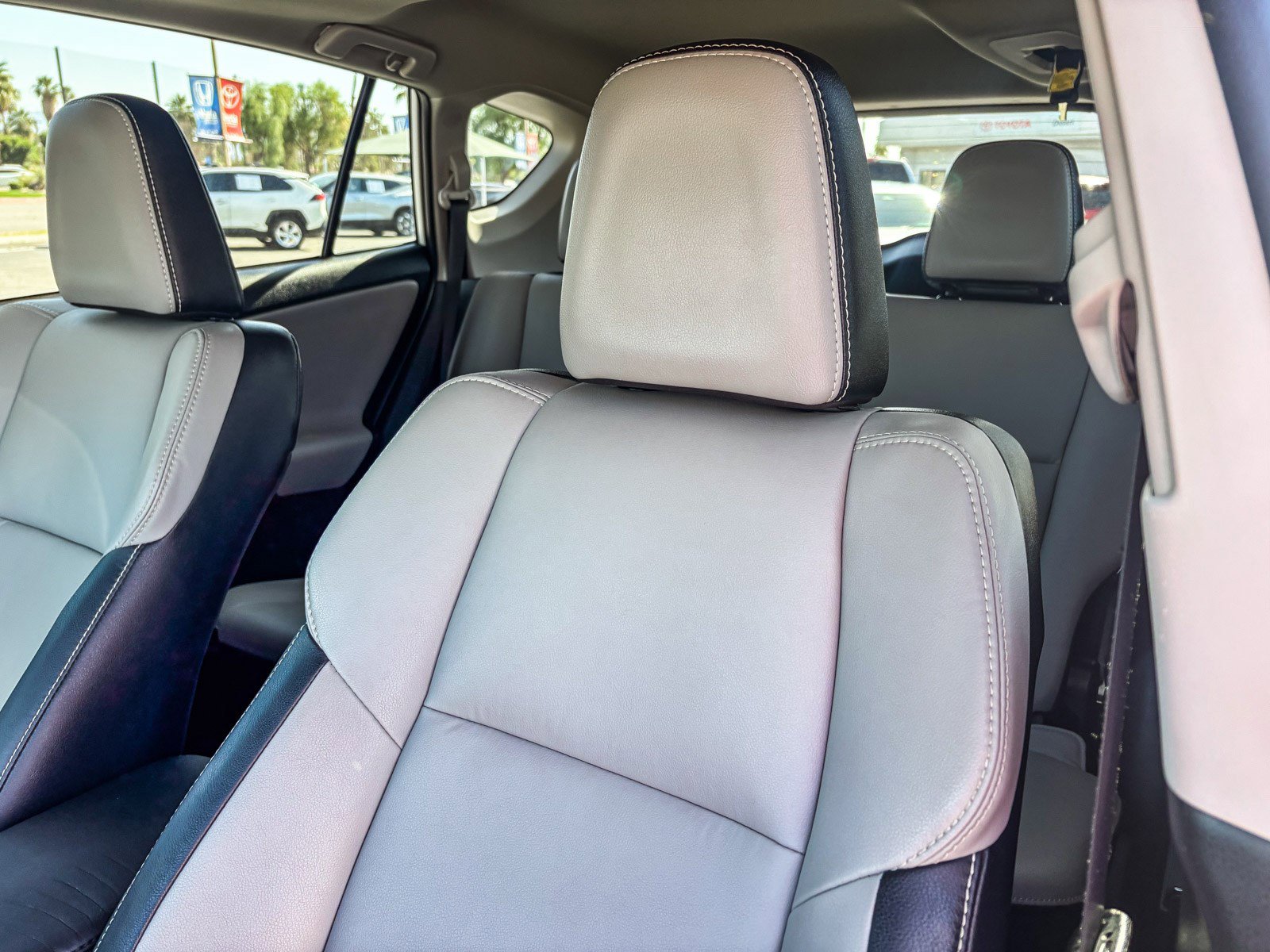 Used 2017 Toyota RAV4 Limited w/ Preferred Accessory Package FWD image 24