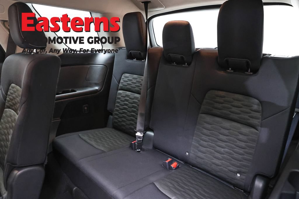 Used 2025 Nissan Pathfinder SV FWD image 25
