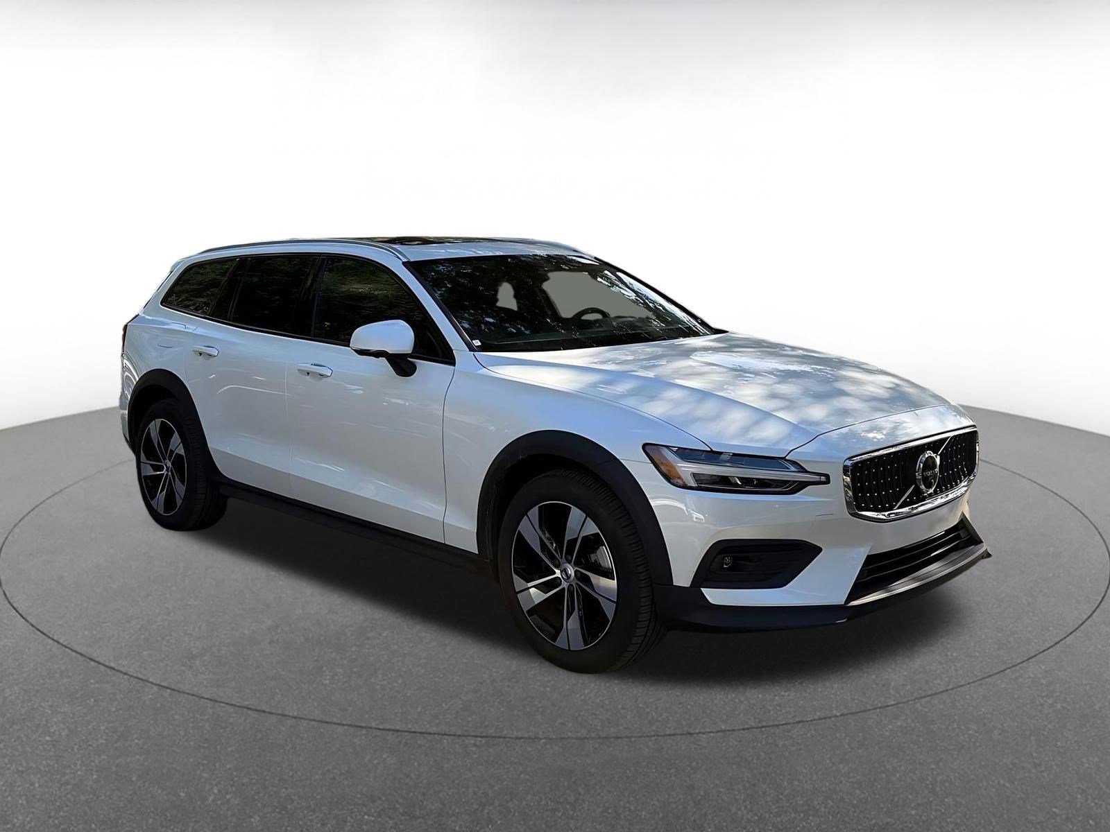 Used 2025 Volvo V60 B5 Cross Country Plus