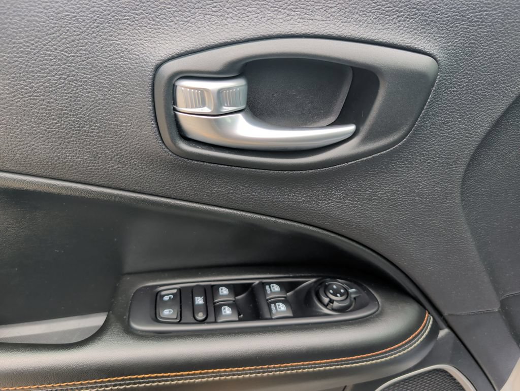 Used 2019 Jeep Compass Latitude w/ Popular Equipment Group AWD/4WD image 10