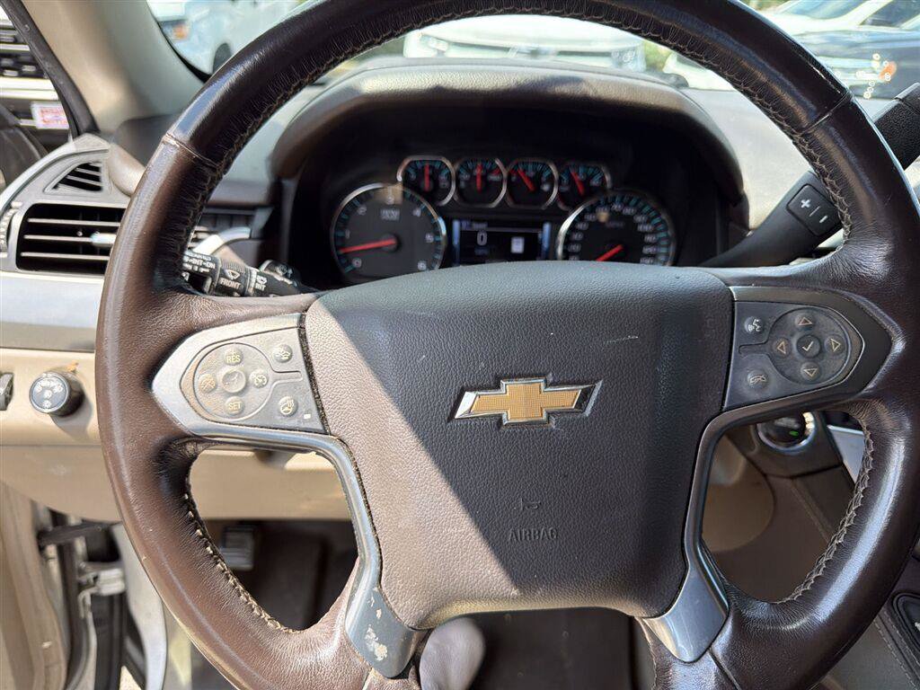 Used 2020 Chevrolet Suburban LT RWD image 14