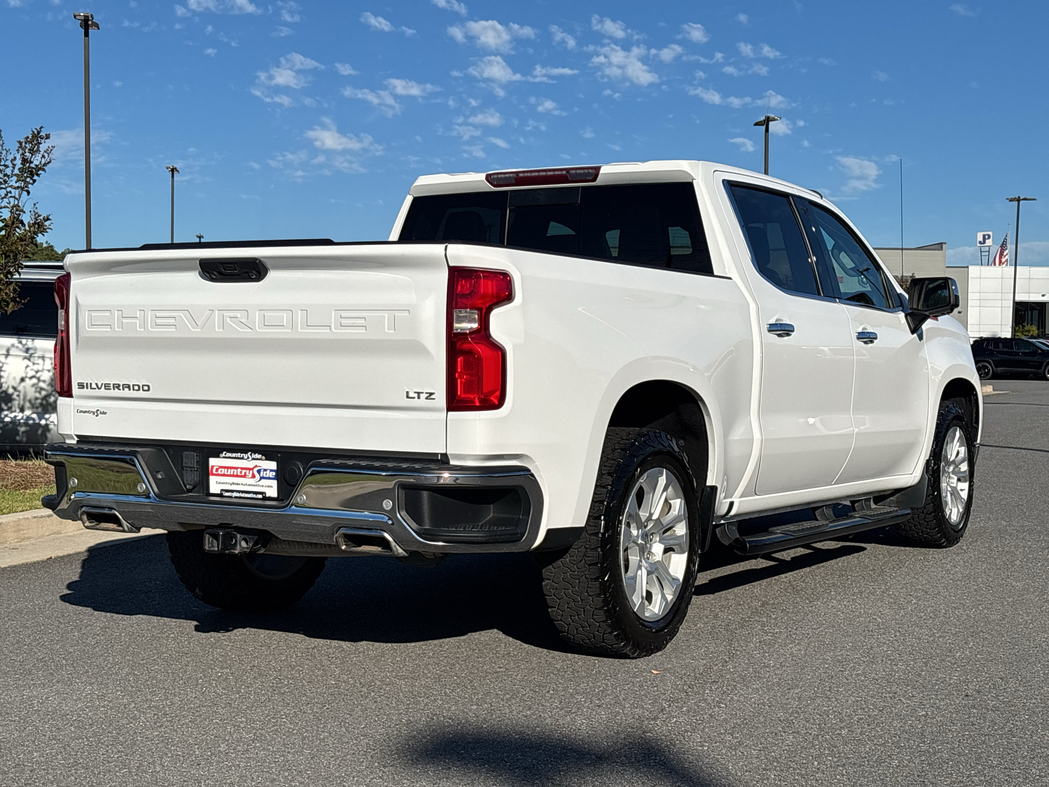 Used 2023 Chevrolet Silverado 1500 LTZ w/ LTZ Convenience Package II AWD/4WD image 8
