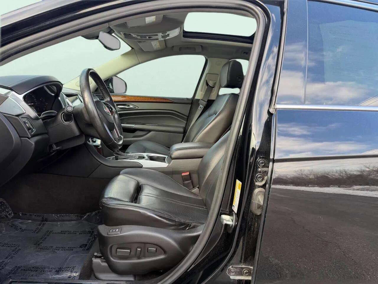 Used 2015 Cadillac SRX Luxury image 9