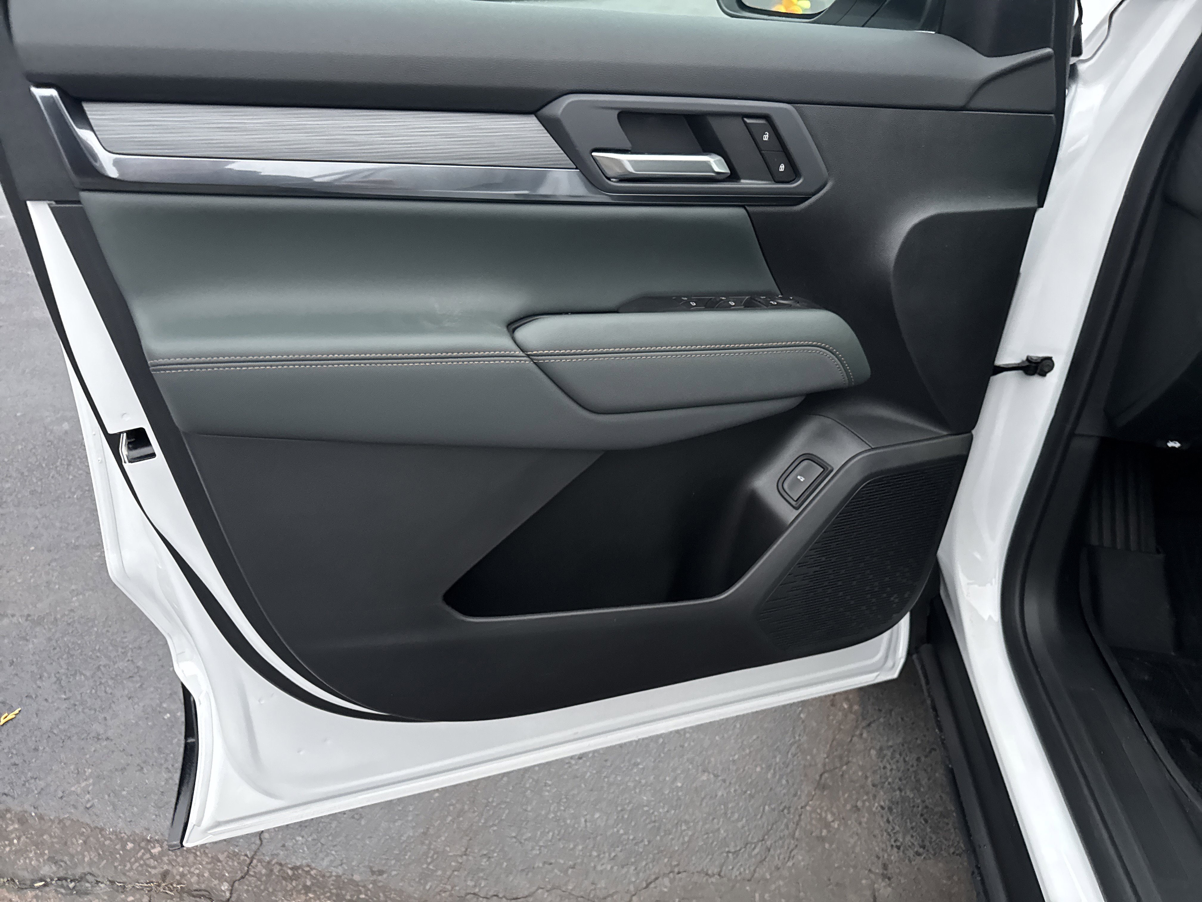 New 2026 GMC Terrain AT4 w/ LPO, Floor Liner Package image 15