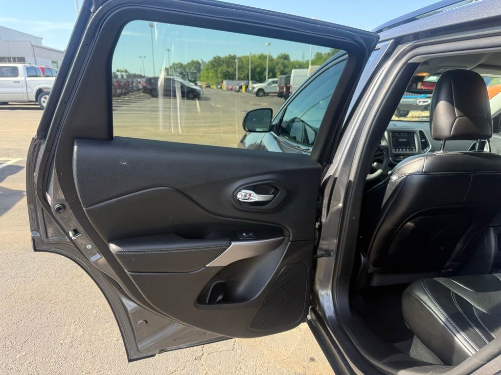 Used 2022 Jeep Cherokee Latitude Lux w/ Mopar Interior Package AWD/4WD image 33