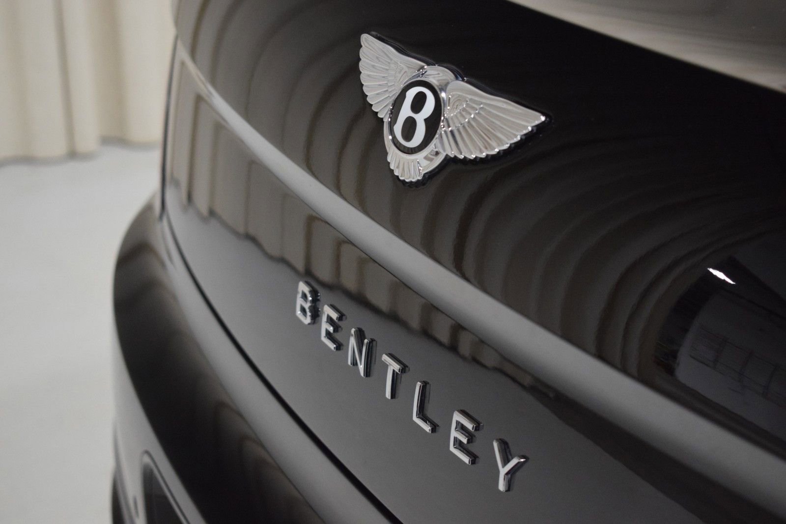 Certified 2023 Bentley Flying Spur Azure image 15