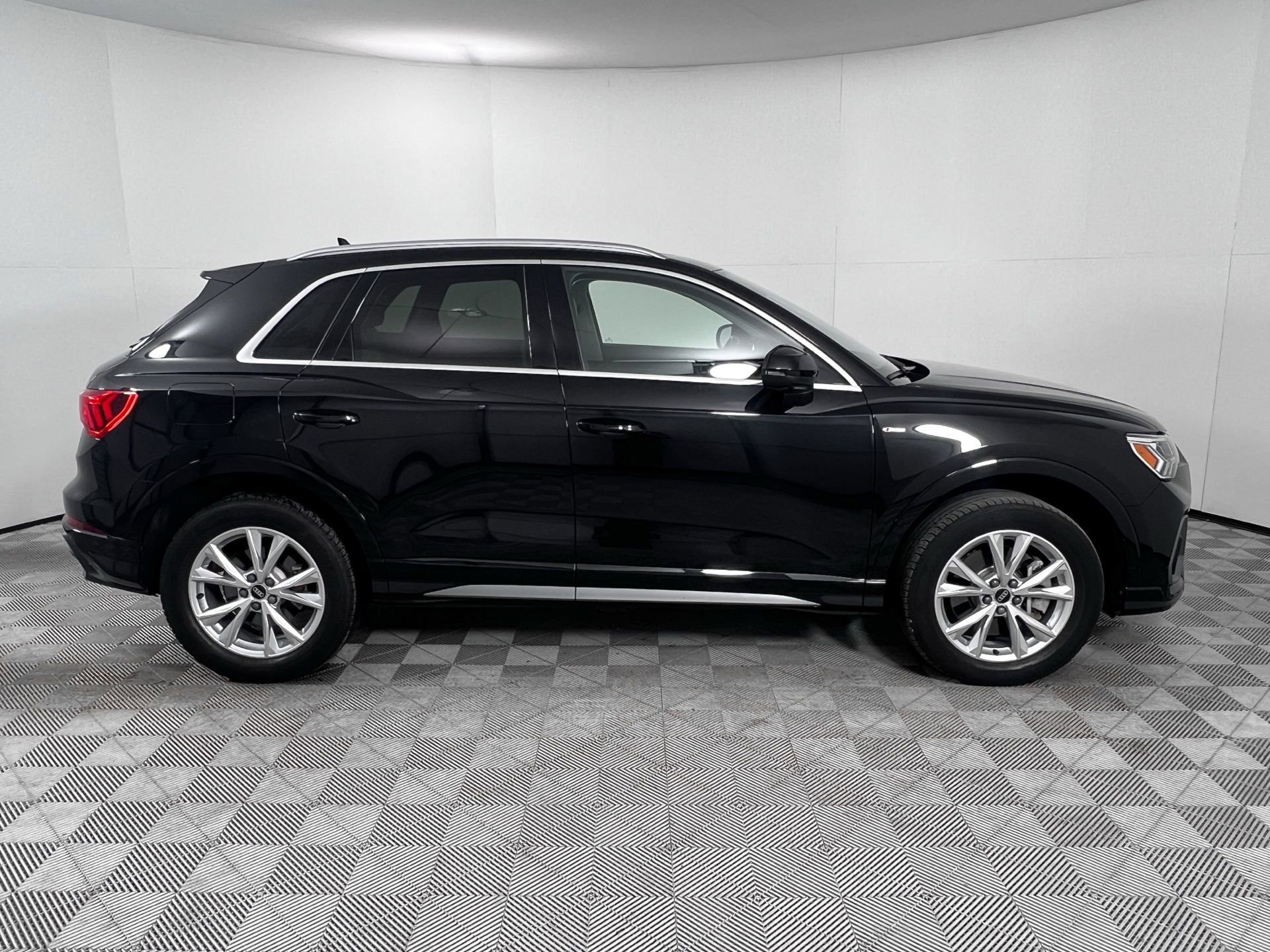 Certified 2023 Audi Q3 2.0T Premium Plus w/ Premium Plus Package image 8