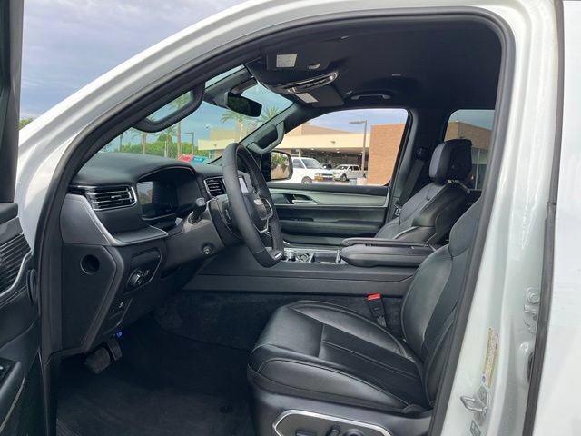 Used 2025 Jeep Wagoneer 4WD image 19