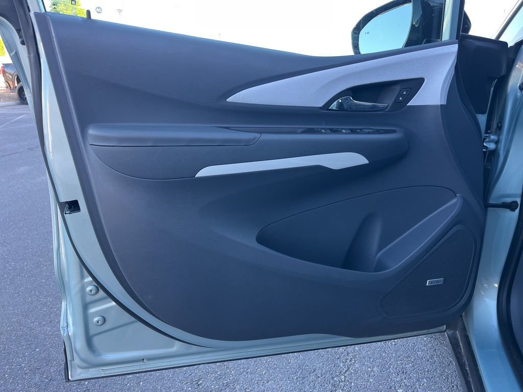 Used 2019 Chevrolet Bolt Premier w/ Infotainment Package image 5