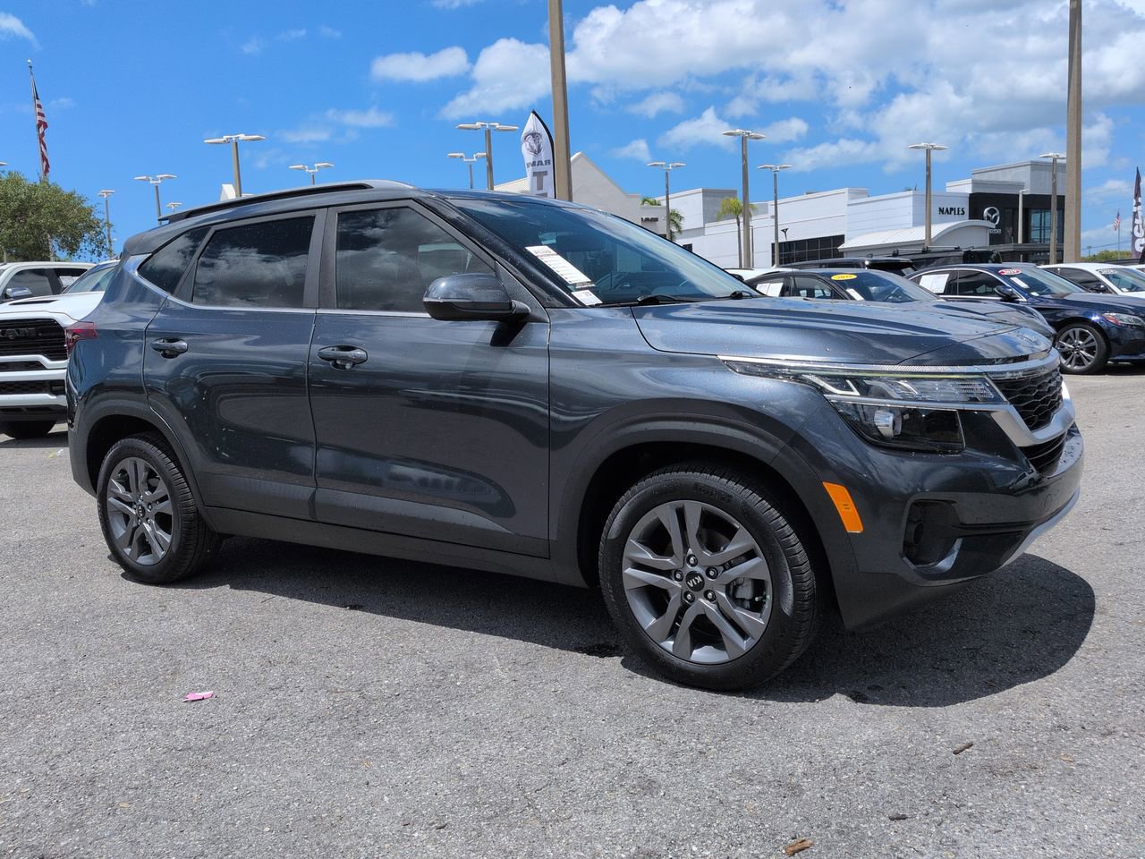 Used 2021 Kia Seltos S FWD image 2