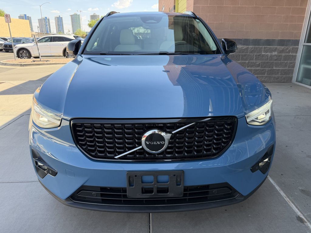 Used 2023 Volvo XC40 B4 Plus w/ Protection Package Premier FWD image 10