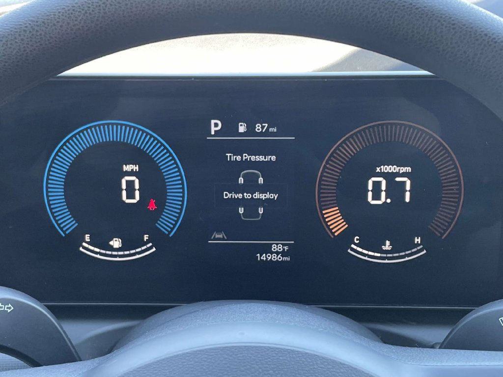 Certified 2025 Hyundai Santa Cruz SE FWD image 18
