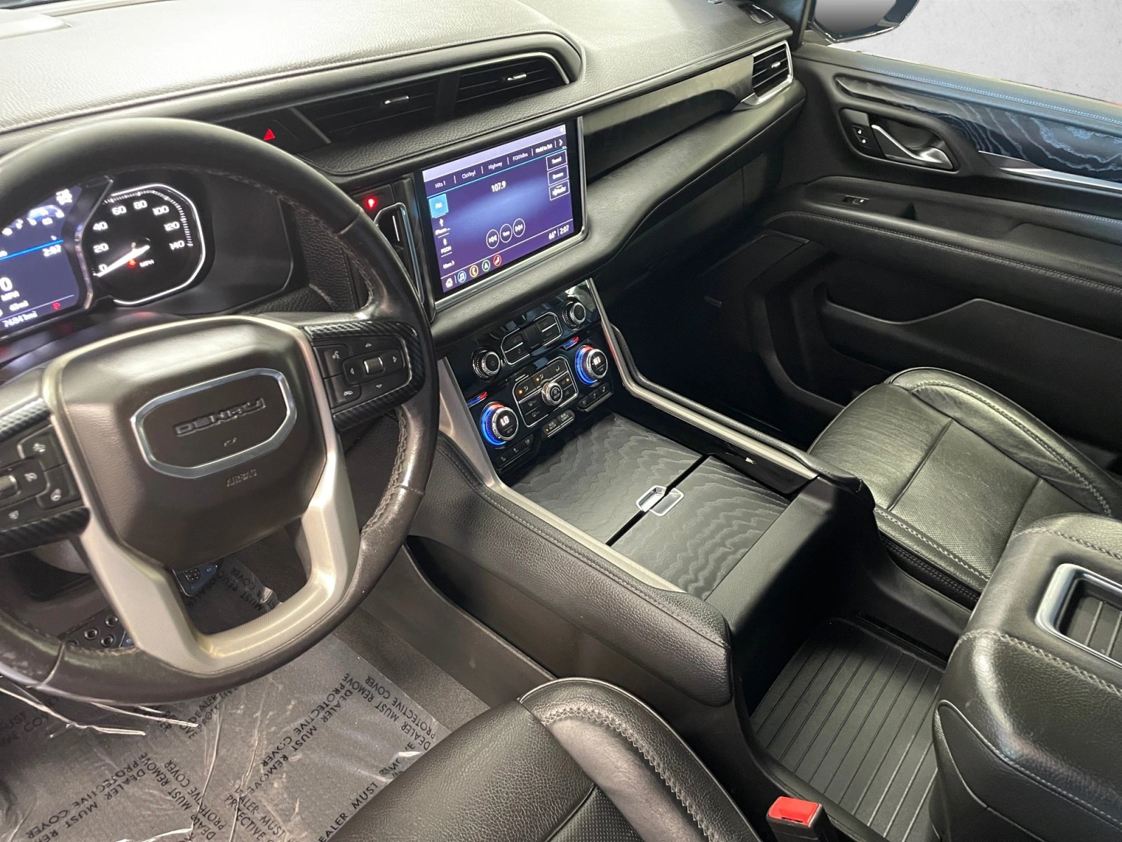 Used 2021 GMC Yukon Denali w/ Denali Premium Package AWD/4WD image 11