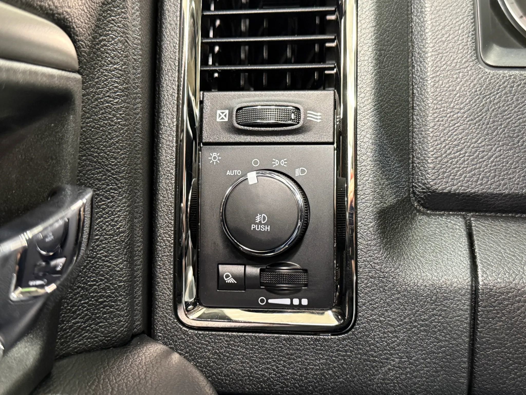 Used 2018 RAM 2500 Big Horn w/ Sport Appearance Group image 25