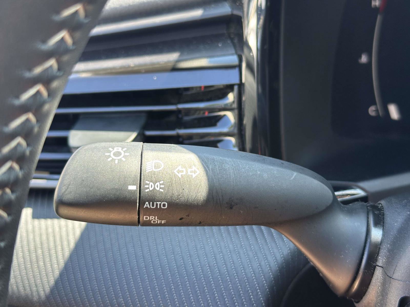 Used 2025 Toyota Camry SE image 31