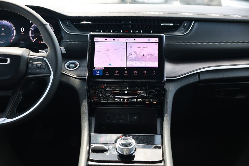 New 2025 Jeep Grand Cherokee Limited w/ Black Appearance Package image 24