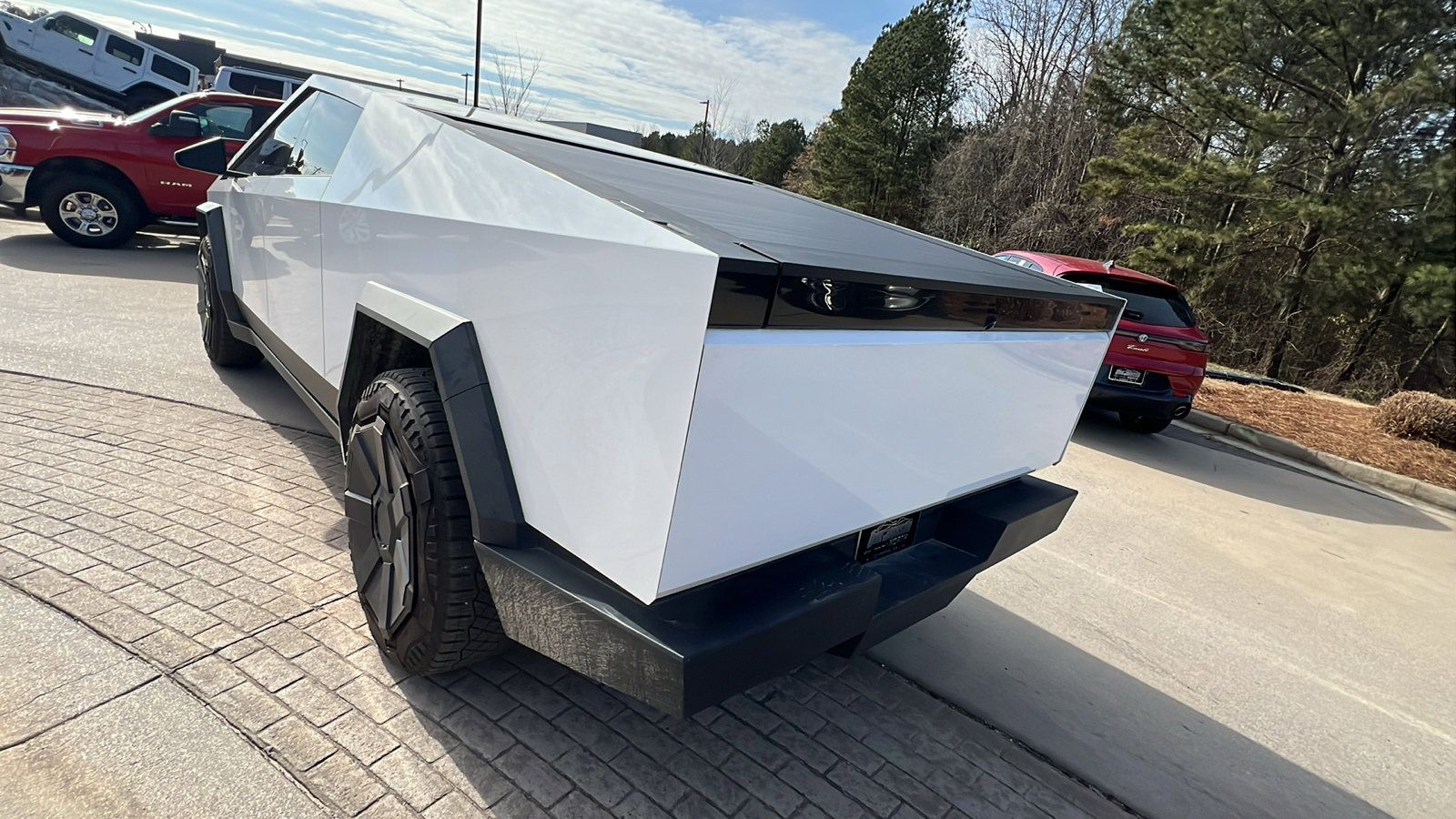 Used 2025 Tesla Cybertruck AWD Crew Cab image 10