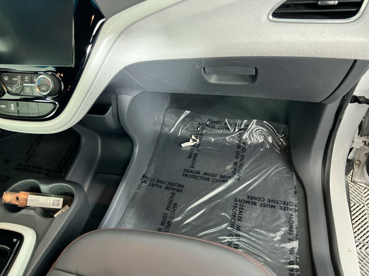 Used 2020 Chevrolet Bolt Premier w/ Infotainment Package FWD image 31