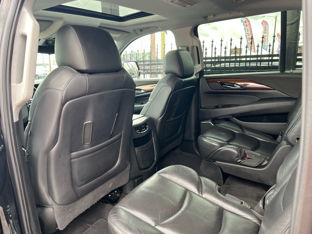 Used 2020 Cadillac Escalade ESV Luxury AWD/4WD image 22