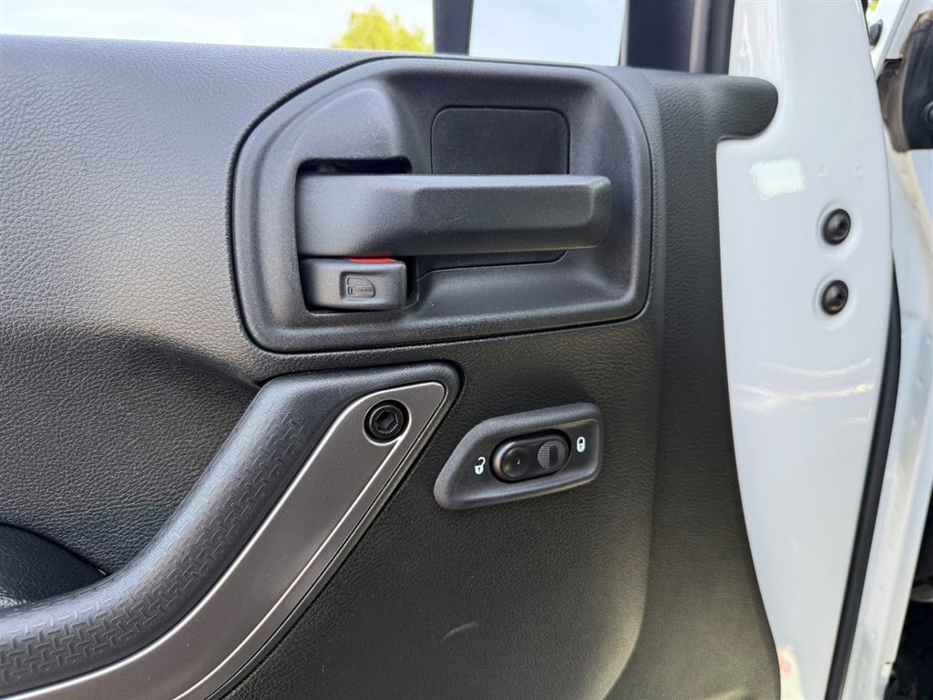 Used 2018 Jeep Wrangler Unlimited Sahara image 18