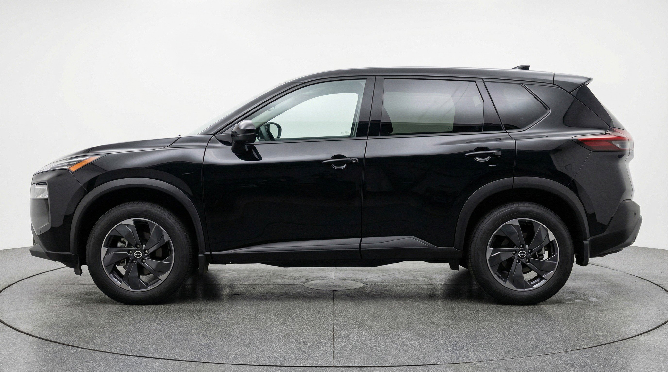 Used 2025 Nissan Rogue SV FWD image 5
