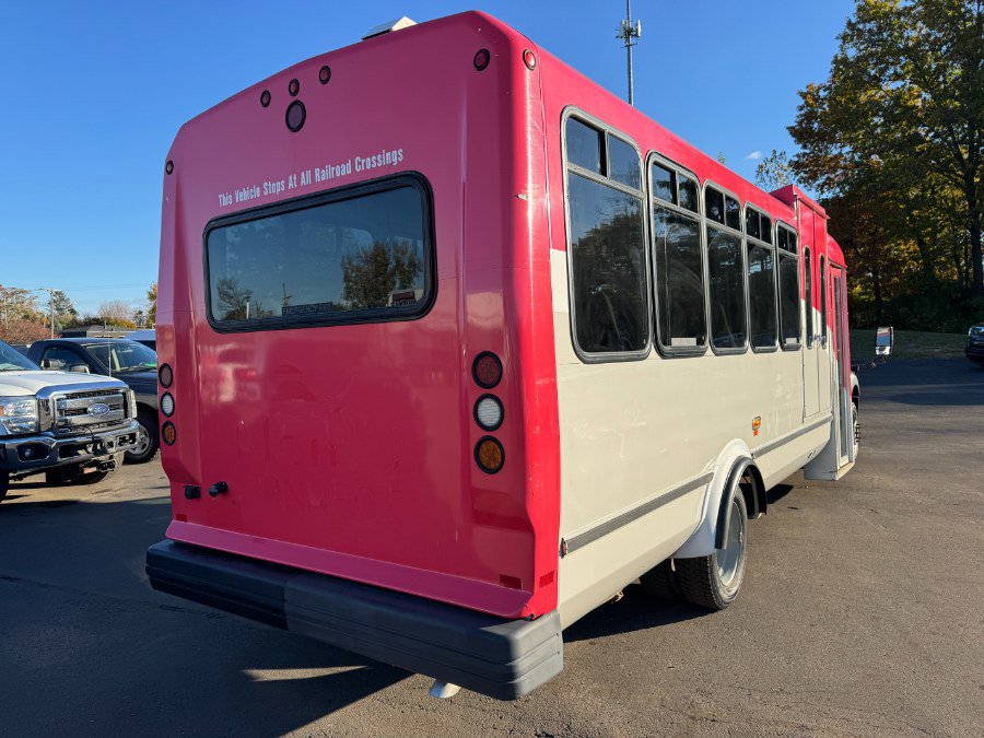 Used 2016 Ford F550 2WD Regular Cab Super Duty image 5
