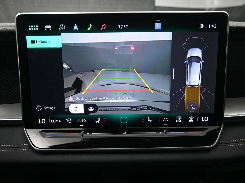 Certified 2025 Volkswagen Tiguan SE FWD image 12