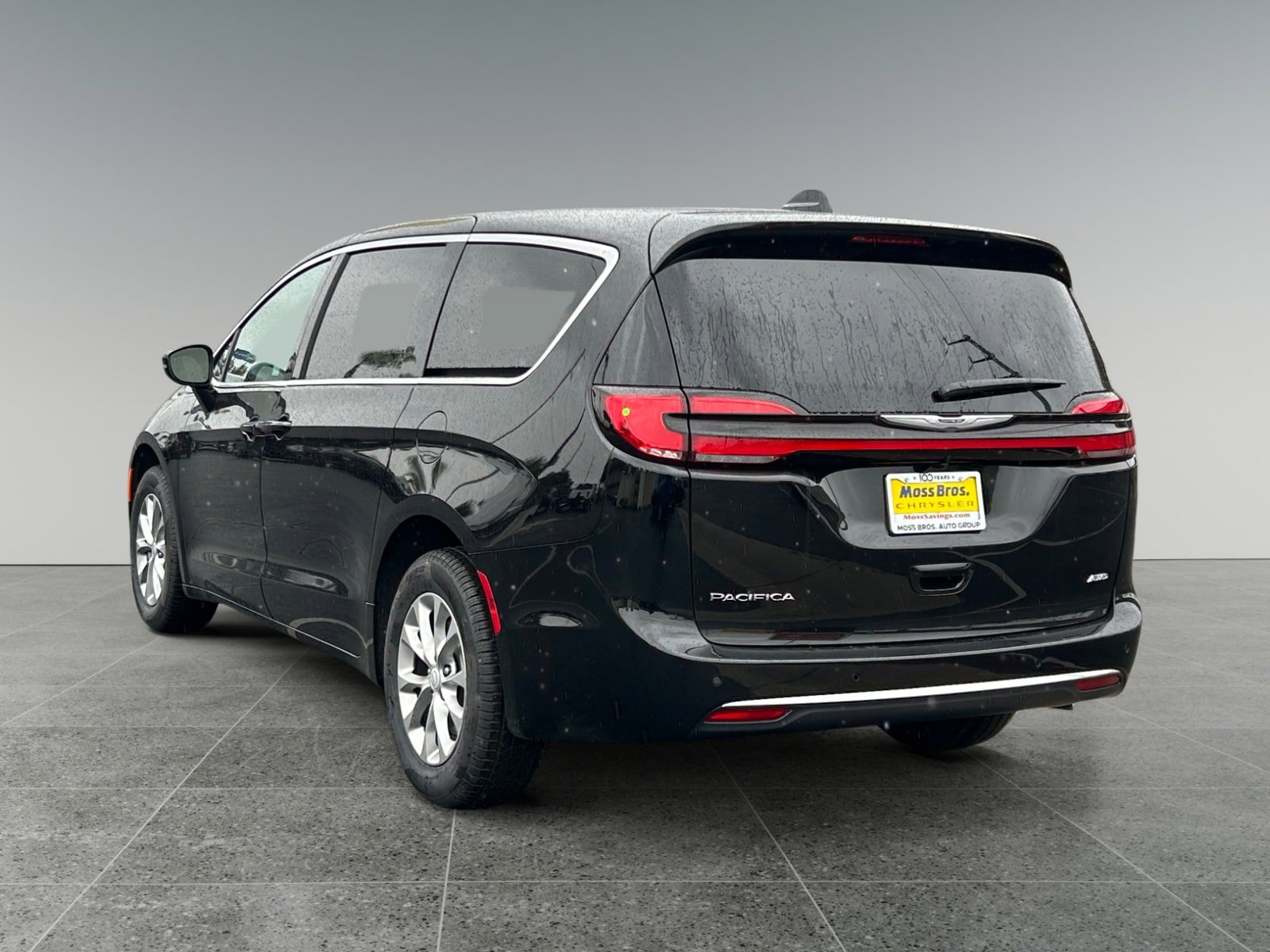 New 2026 Chrysler Pacifica Select AWD/4WD image 3
